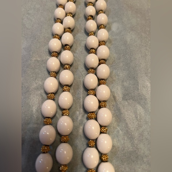 Vintage Crown Trifari White Lucite & Gold Tone Double Strand Necklace - Picture 9 of 10